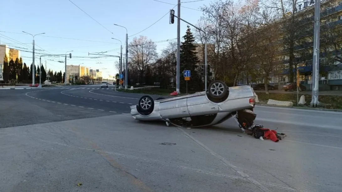 В Севастополе ищут водителя после «перевёрнутого» ДТП