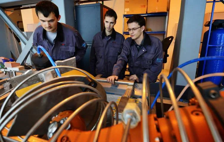 Что заставляет подростков массово менять школу на рабочую специальность?