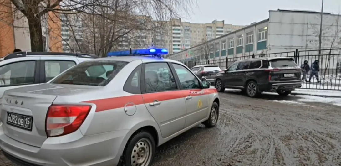 «Не проверила»: после громкого нападения в российской школе задержали охранницу