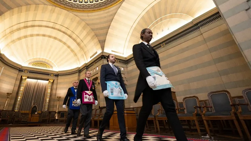 Лондонских полицейских обязали признаться, если они масоны