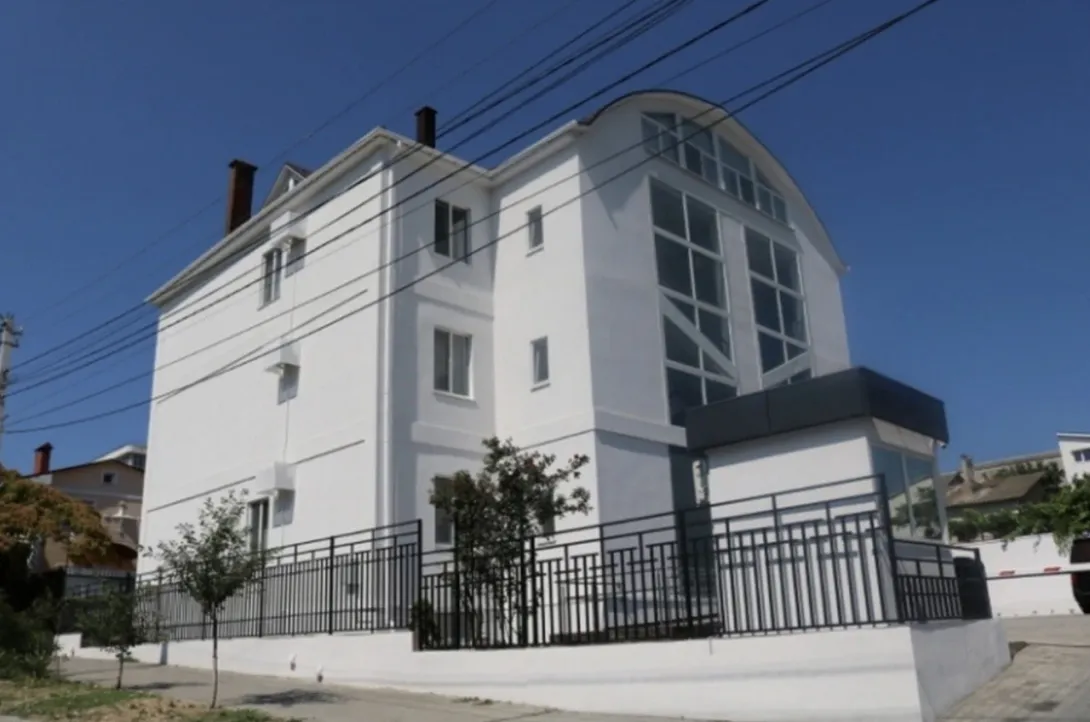 Бывшая замдиректора управделами губернатора Севастополя осуждена за кумовство