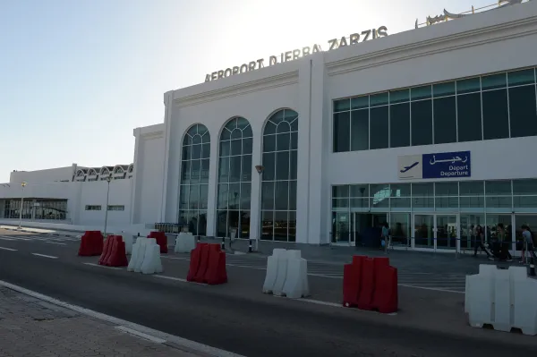 Российских пилотов задержали в Тунисе без объяснения причин