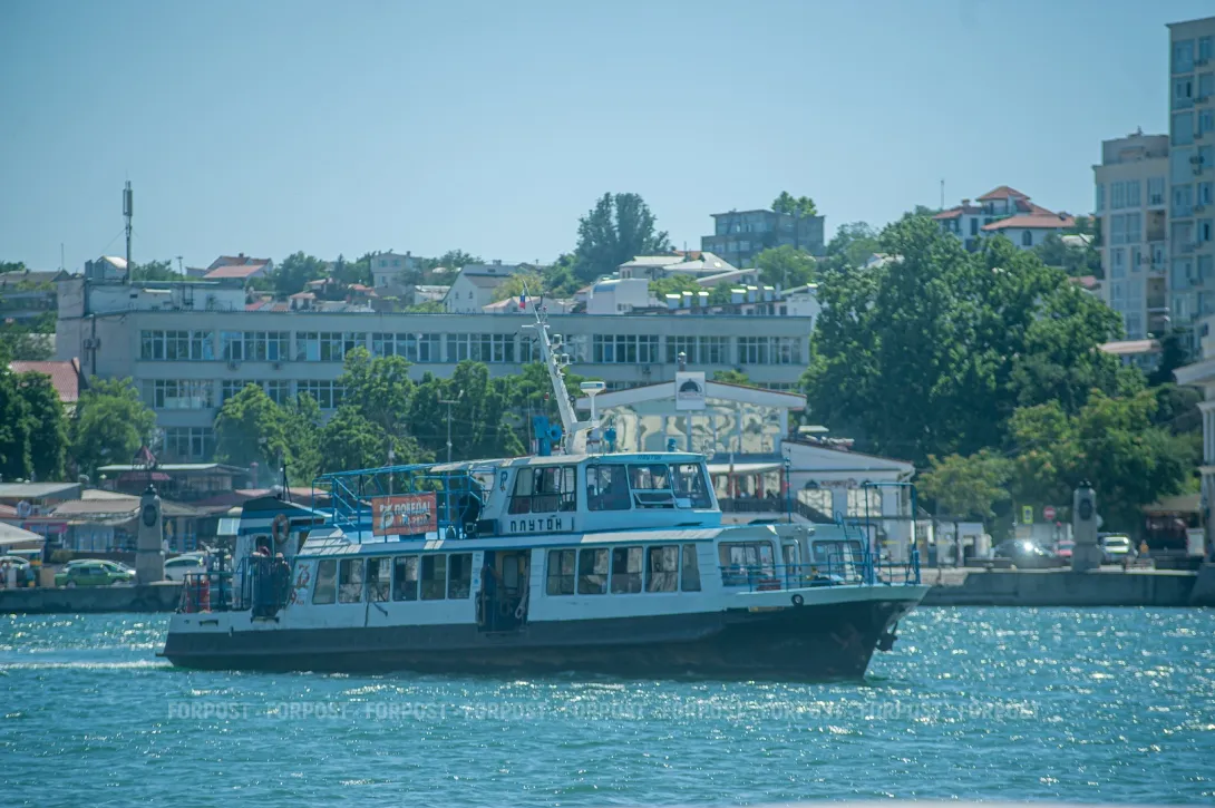 Из-за сильного ветра в Севастополе остановлено морское сообщение 