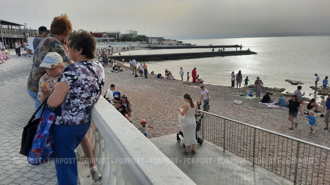 В Севастополе набережную парка Победы очищают от ларьков