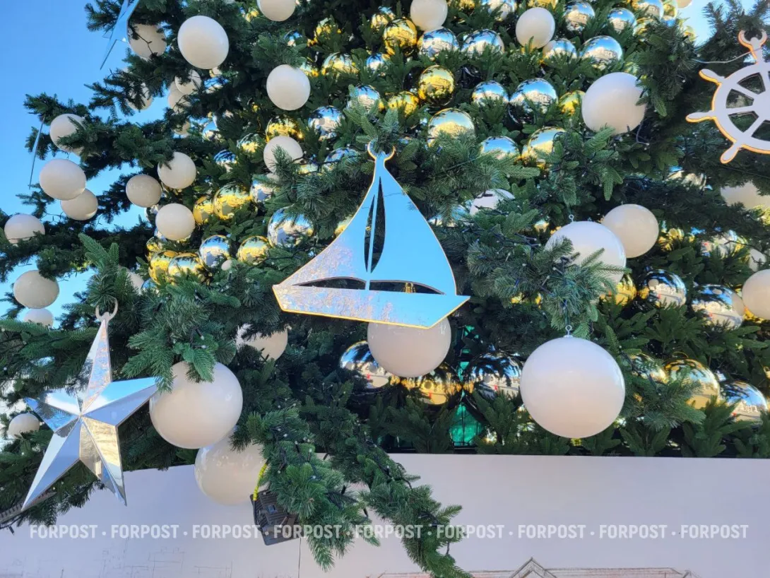 Эксклюзивную морскую ёлку для Севастополя изготовило местное предприятие 