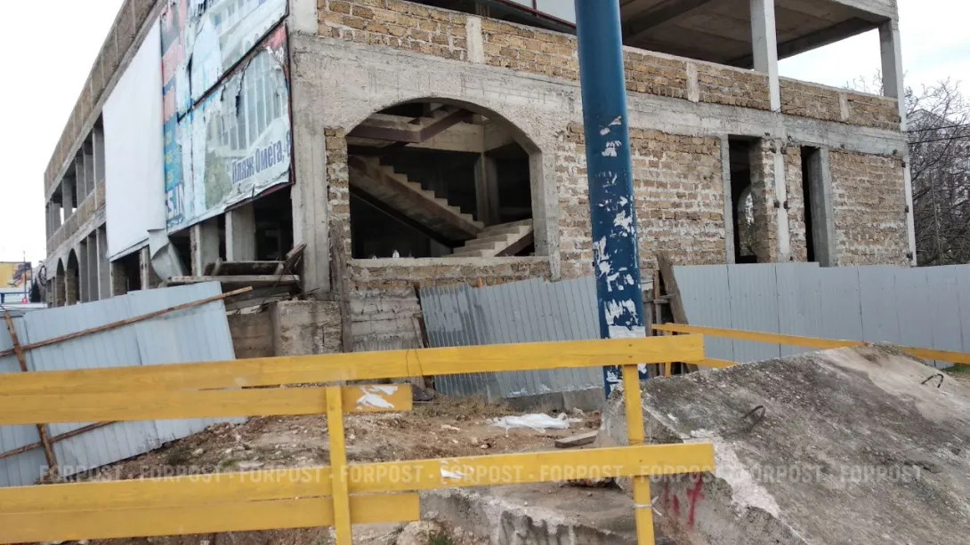 Стройка отправила жителей двух домов в холод и грязь