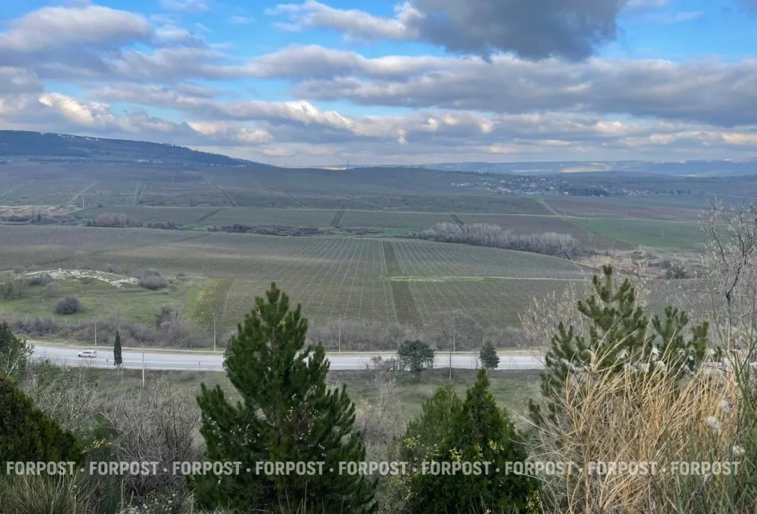 В Севастополь зашла промозглая крымская зима 