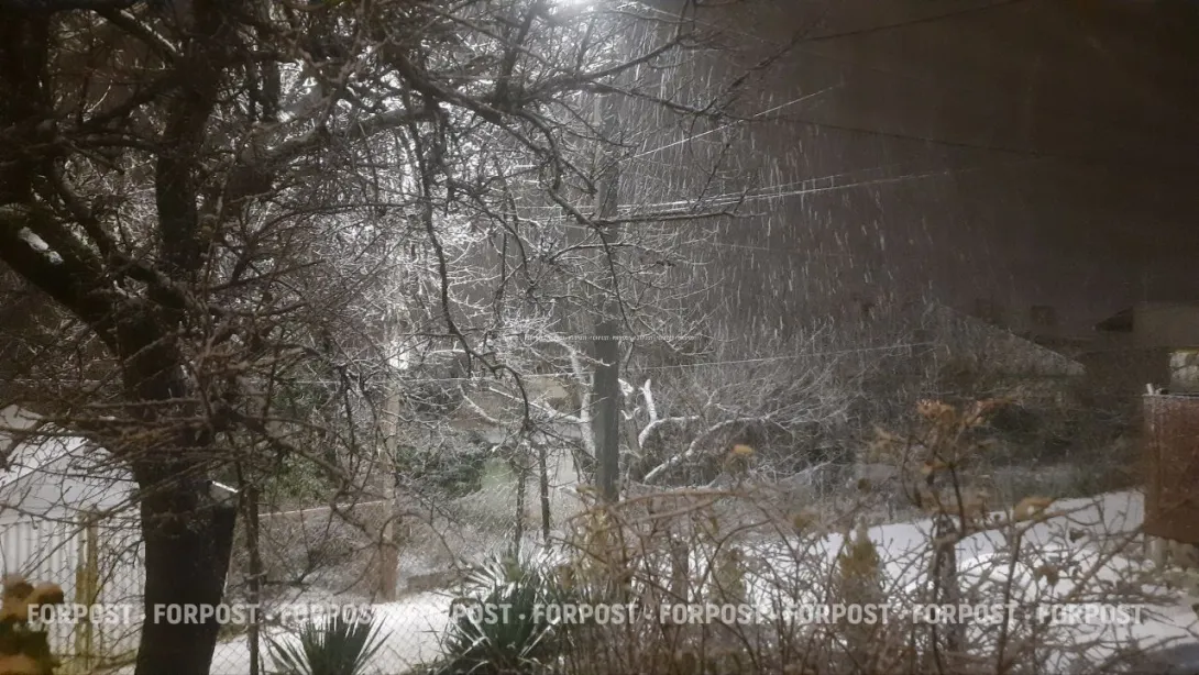 Первый снег в Севастополе принес первые сложности
