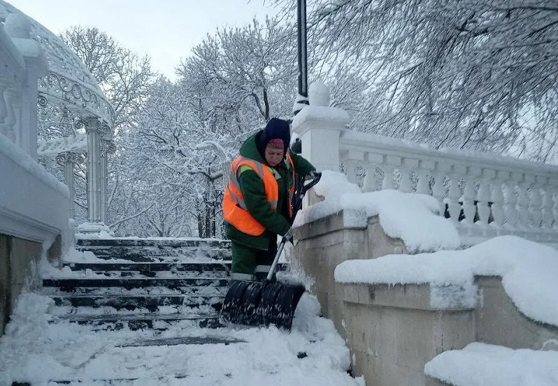 Севастопольские дорожники и коммунальщики остались без новогодних выходных