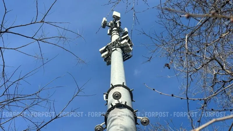 У крымчанина во дворе по ошибке выросла 32-метровая вышка связи 