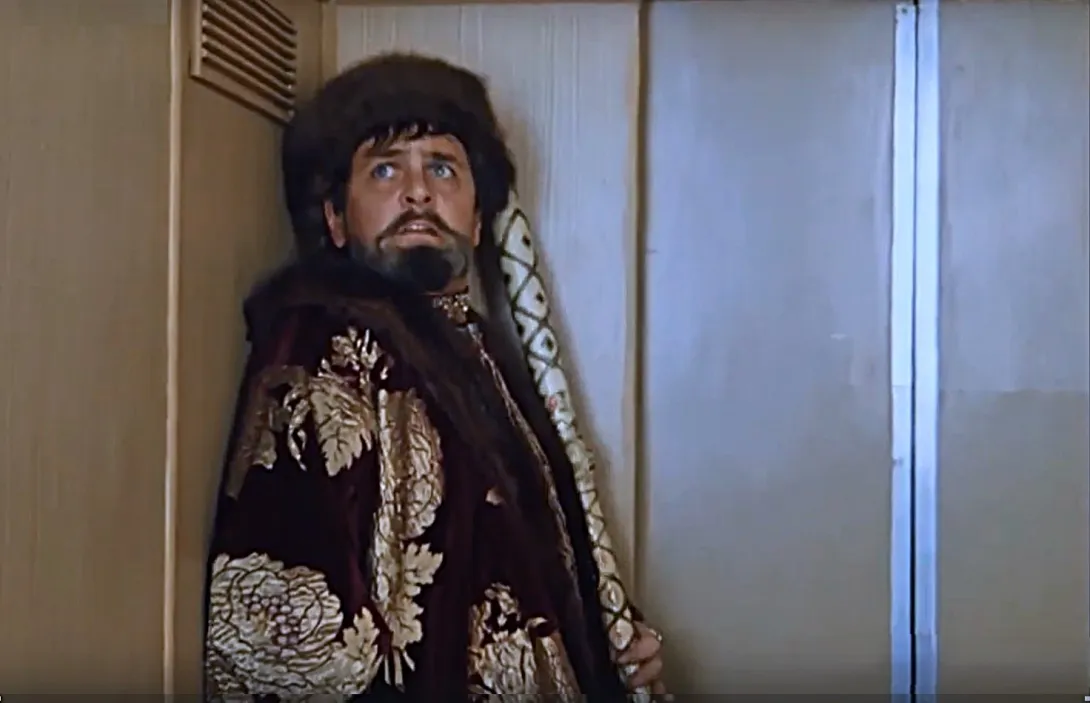 Проблемный лифт снова решил поиграть с жителями севастопольского дома 