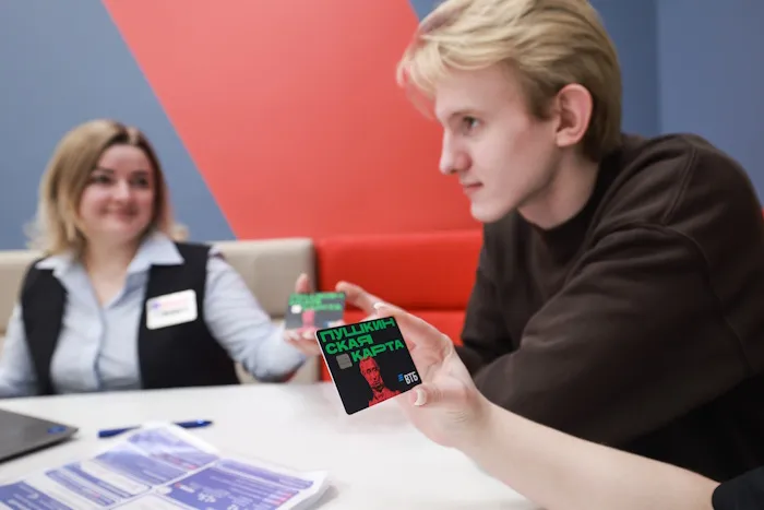 ВТБ: в новогодние праздники молодежь удвоила траты по Пушкинской карте