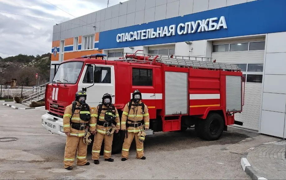 Пожарные из Спасательной службы Севастополя получили акваланги как у МЧС 
