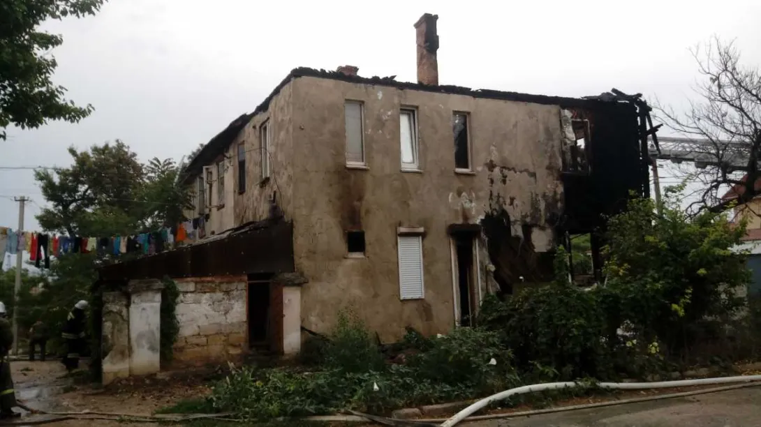 В Севастополе сгорел многоквартирный дом