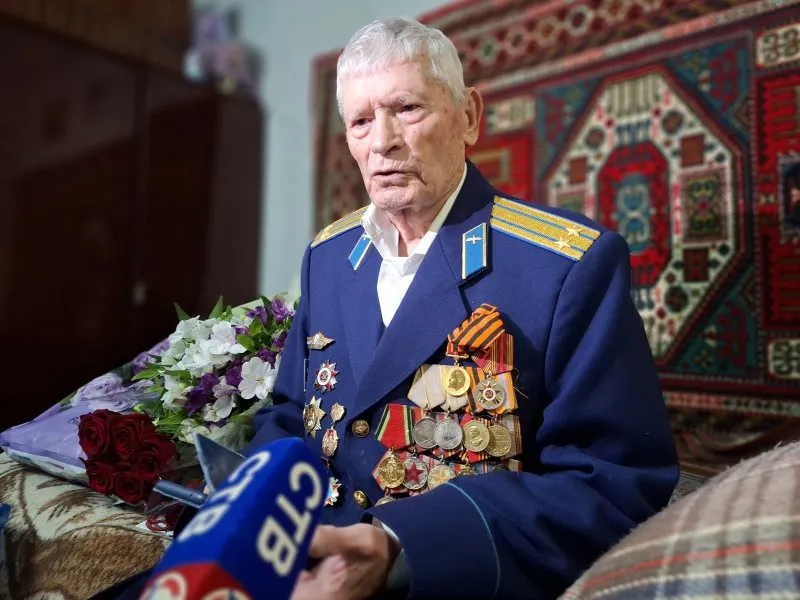 Владимир Путин и Михаил Развожаев поздравили ветерана войны Василия Золотарёва со 100-летием 