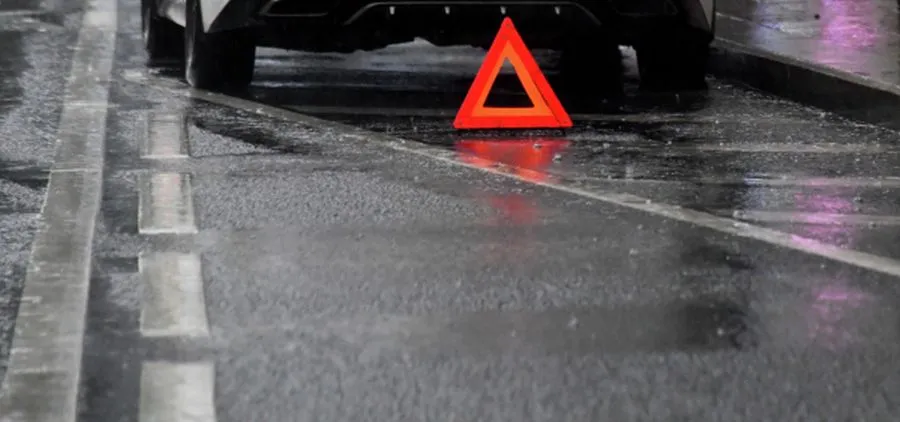 В Севастополе BMW перевернулся из-за неудачного обгона