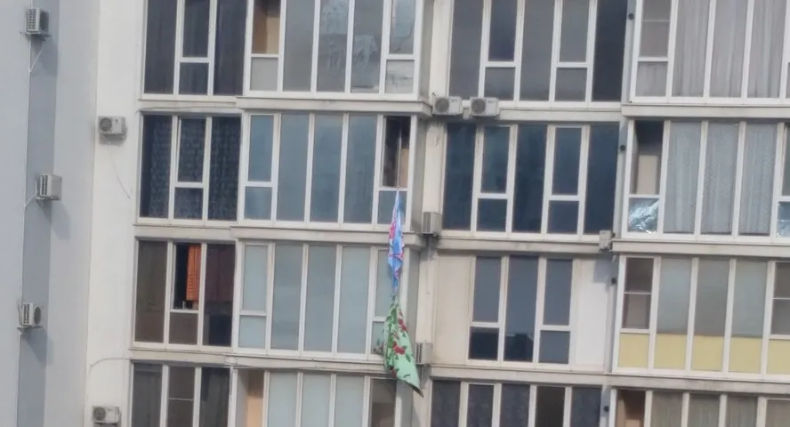 В Севастополе человек выпал из окна пятого этажа