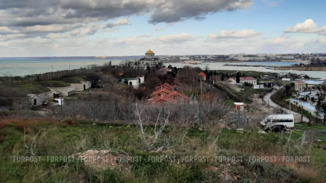 У Путина попросили «много» денег, чтобы Херсонес не съело море 