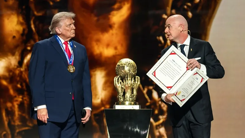 Международной федерации футбола стыдно за присуждение Трампу премии мира