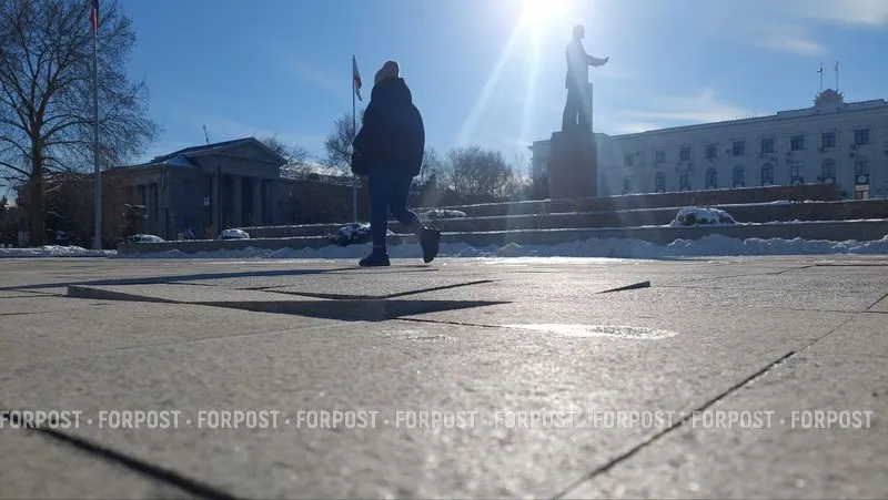 Плитка ушла из-под ног на главной площади Крыма