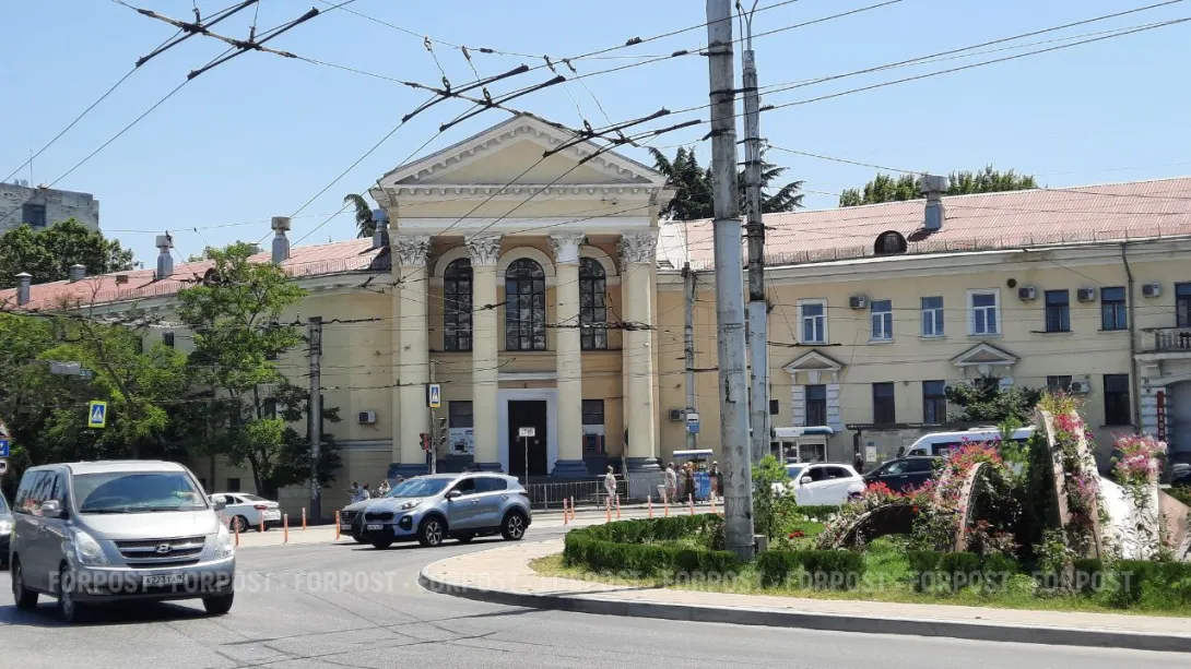 Режим в больнице Севастополя ужесточат из-за «танка без бахил»