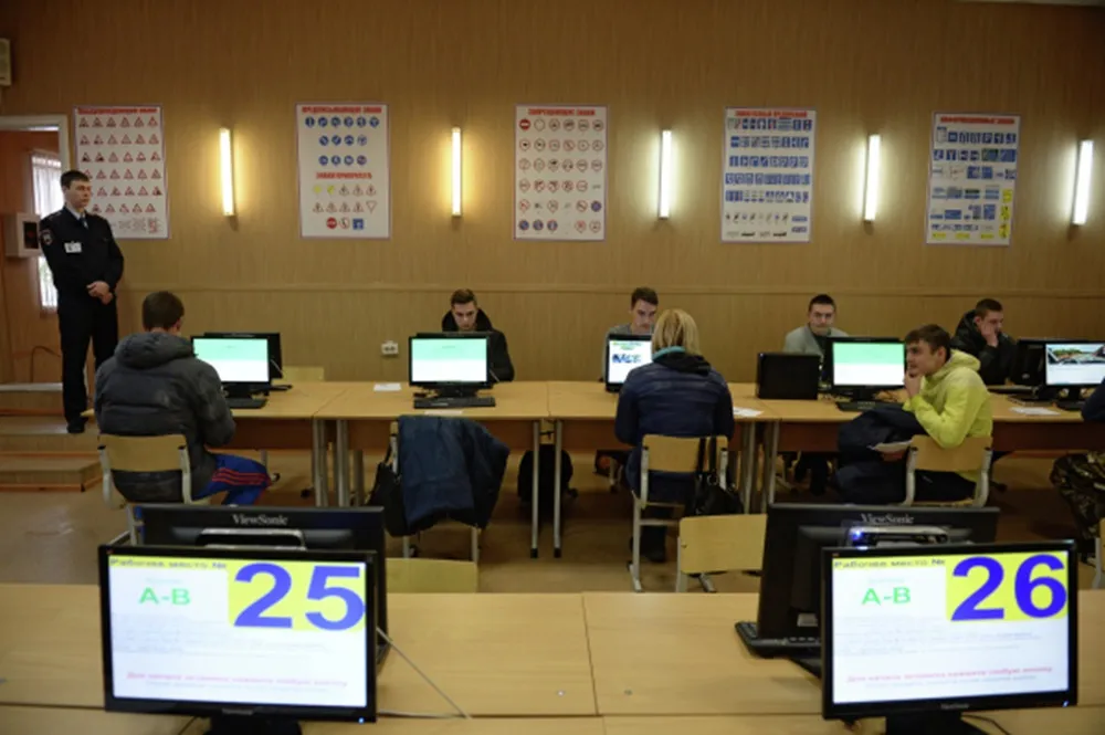 Готовятся новые правила сдачи «теории» на водительские права — списать будет сложнее