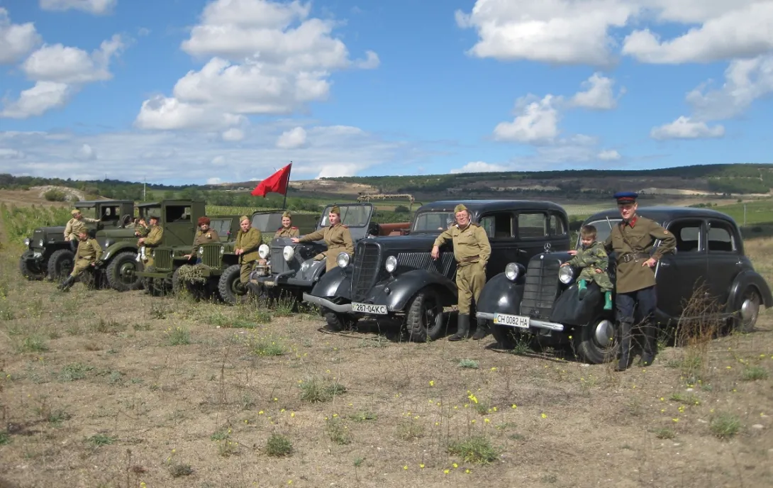Машины времени, или «Красная Армия» Севастополя ищет крышу 