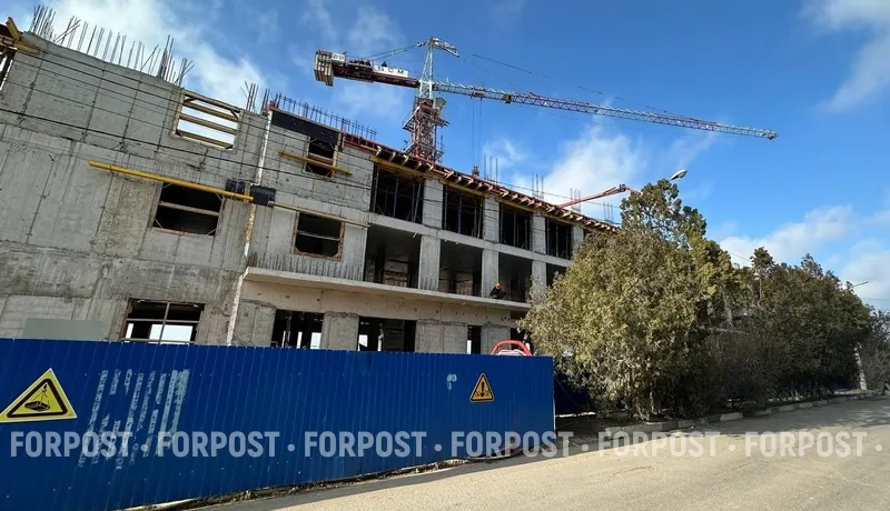 От Москвы до Севастополя: почему даже федеральные объекты превращаются в долгострои