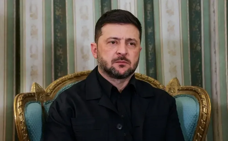 По мощам и елей: что украинцы подарили бы Зеленскому на день рождения