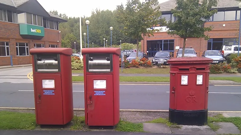Миллионы британцев получили новогодние письма к февралю