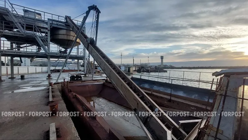 Бренд Крыма со дна озера: как добывают лечебную сакскую грязь