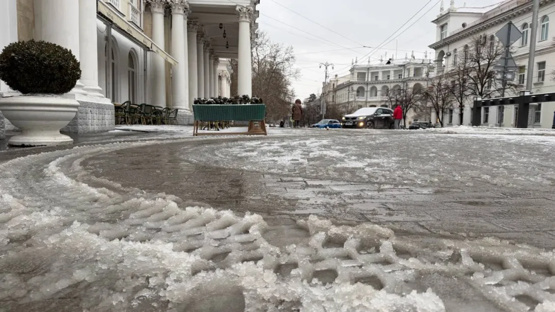 Снег с дождем в Севастополе обошелся без привычных коллапсов