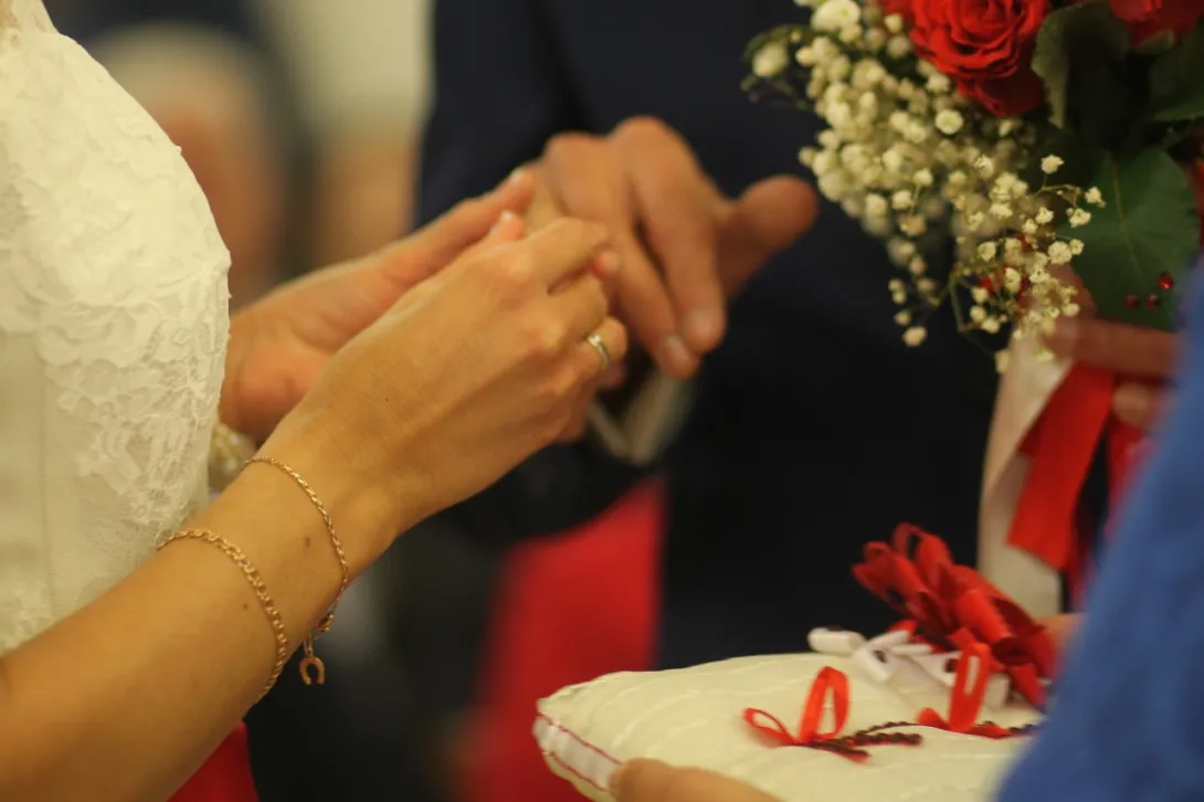 Ритуалы и пышные банкеты уходят в прошлое — как и почему меняются свадьбы в России