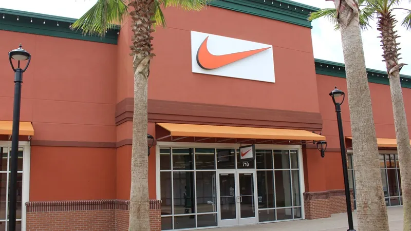 Компанию Nike обвинили в дискриминации белых сотрудников