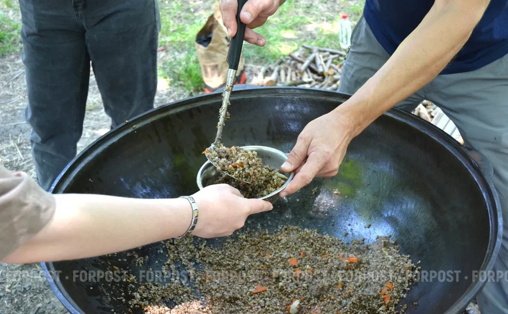 В Севастополе пенсионеры и дети войны выстроились за бесплатной едой 