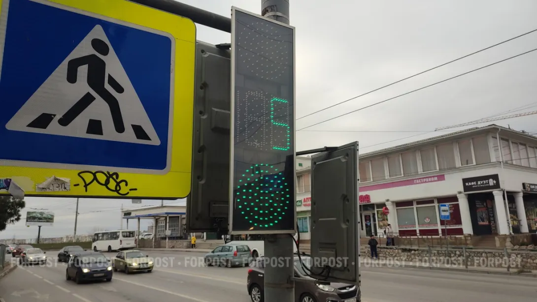 Женщину сбила легковушка на пешеходном переходе в Севастополе