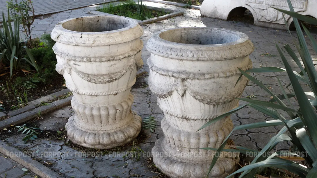 В Севастополе чиновники хотели купить золотые мусорники