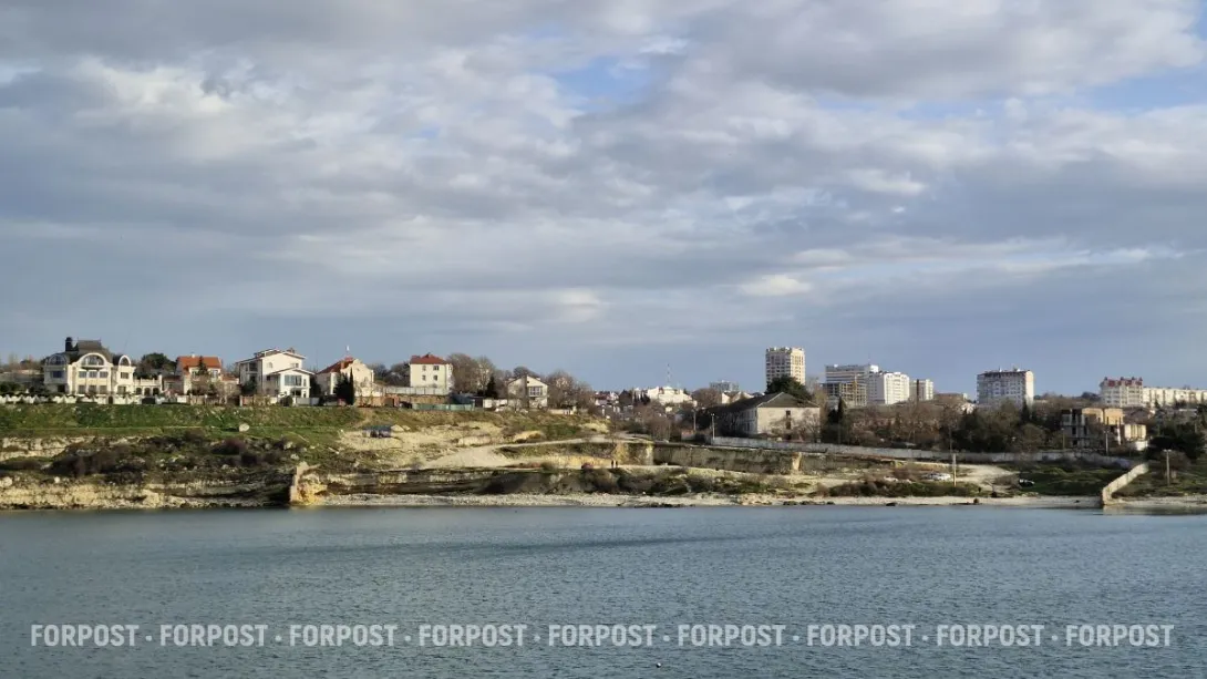 В Севастополе разровняли дикий пляж в Карантинной бухте 