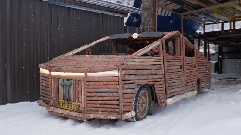 Старую «Ладу» смогли улучшить до Tesla Cybertruck при помощи дров
