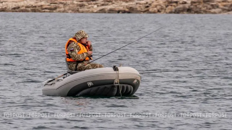 Спасатели трое суток ищут рыбаков в крымской акватории