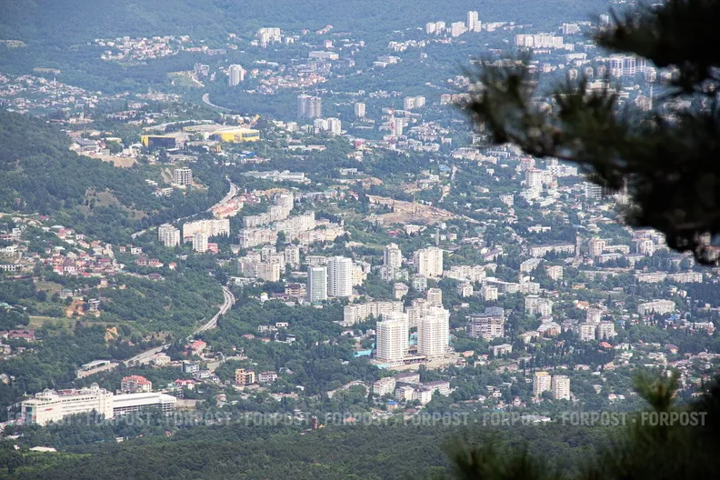 Въезд в Ялту сузили до одной полосы