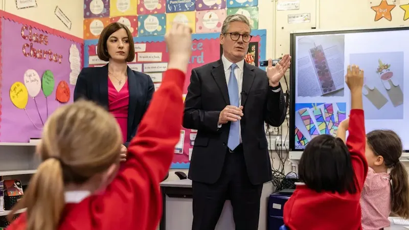 Школьникам в Великобритании разрешили менять пол с детского сада