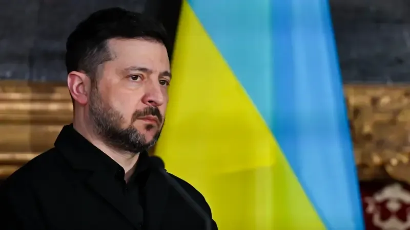 Зеленский уже согласен на вывод войск и требует референдум