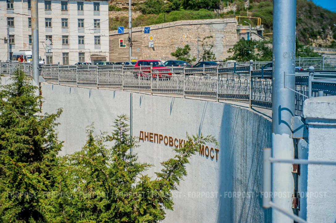 Ветер-диверсант снёс важный знак над Днепровским мостом в Севастополе