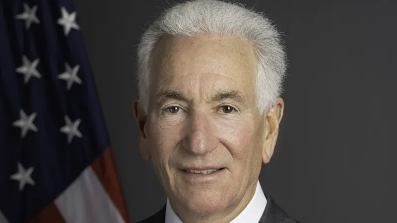 Париж наказал свата Трампа за неисполнение обязанностей посла