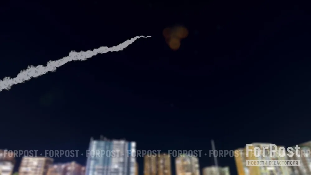 ПВО отбивает украинскую атаку в небе над Севастополем