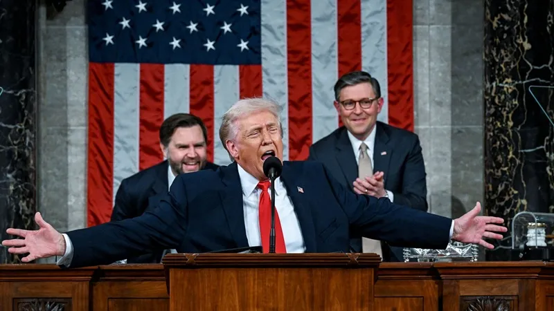 Трамп провёл самое длинное и спорное обращение к нации в истории США