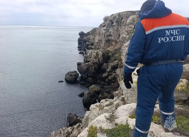 Пропавших в Азовском море рыбаков до сих пор ищут