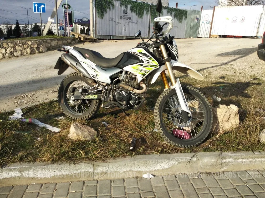 В Севастополе «Лексус» на Хрусталева отправил мопедиста в больницу