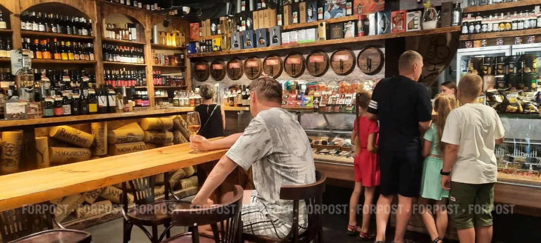 Алкогольный перелом: почему россияне переходят на ром, джин и настойки